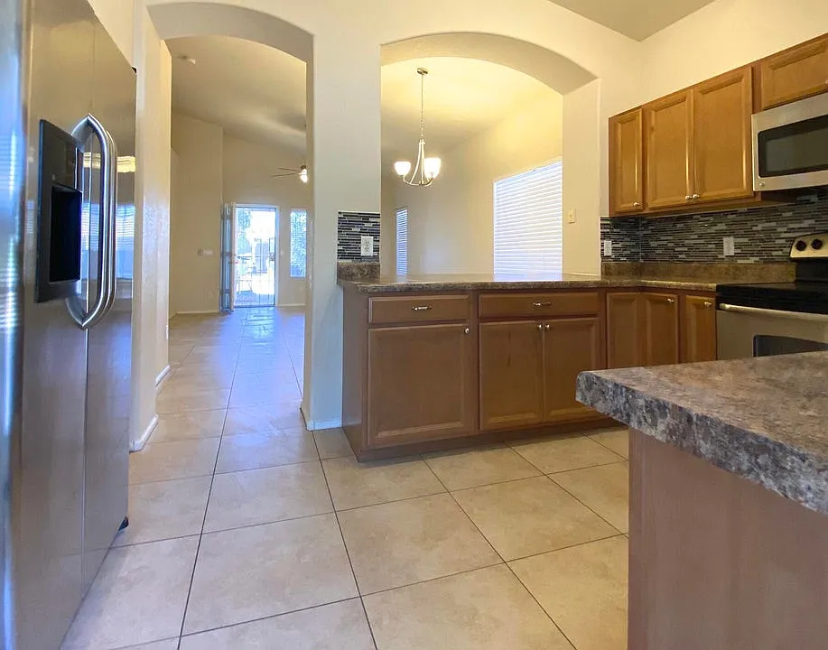 2643 S 156th Ave