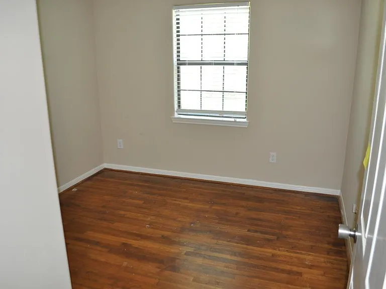 10214 Chesterfield Dr — Photo 6