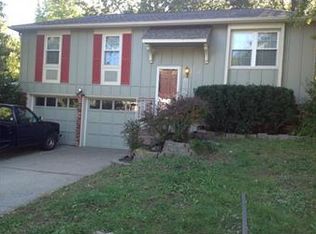 4512 NW Wallingford Dr, Blue Springs, MO 64015