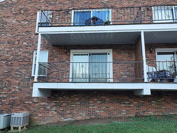 3rd image of 123 Beechwood Ave