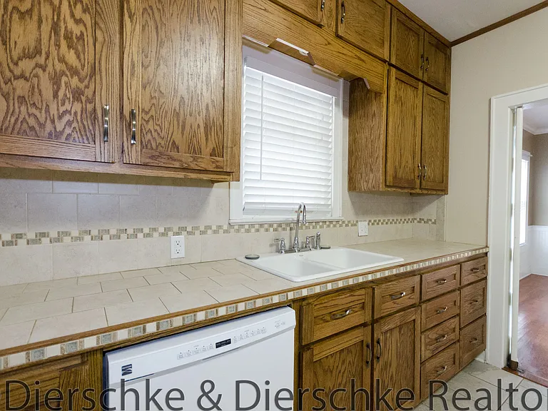 1007 Austin St — Photo 9