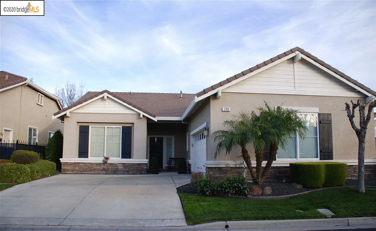 720 Stewart Way photo 1