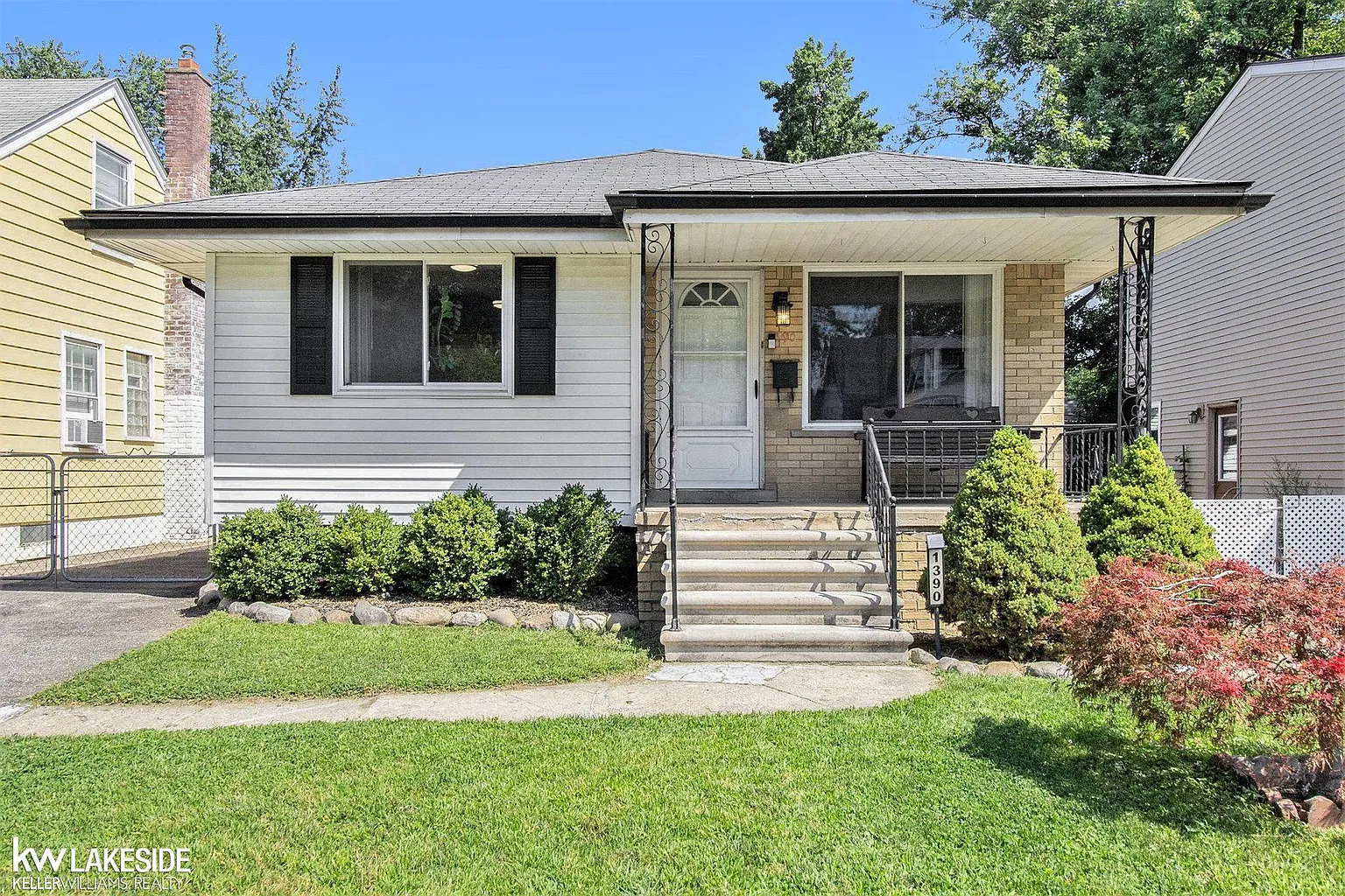 1390 Jean St photo 1