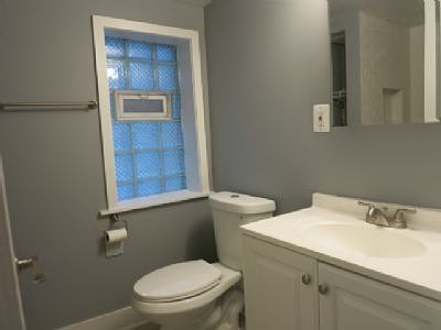 5th image of 1241 W Barry Ave Unit Garden
