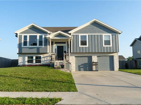 1913 Eagle Dr, Harrisonville, MO 64701