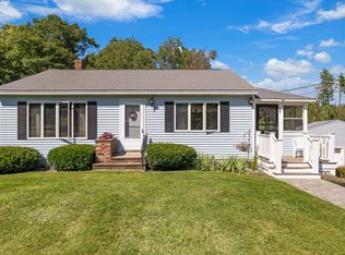 527 Willow Ln, Wiscasset, ME 04578