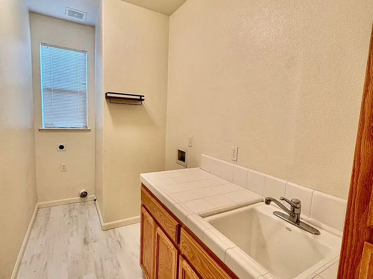 915 Cardoza Rd — Photo 19