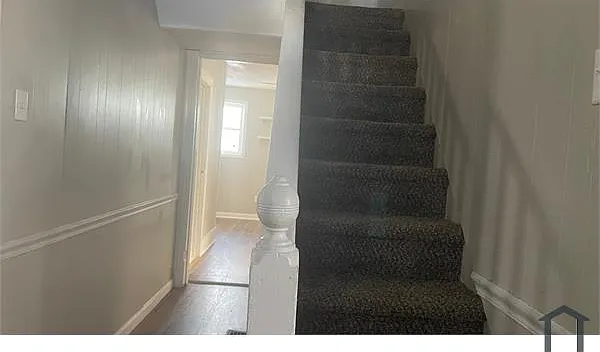5 bed, 1749 sqft, $2,400 — Photo 2