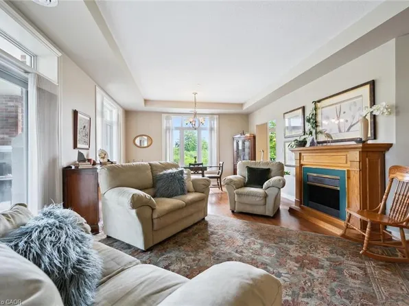 71 Bayberry Dr #112, Guelph, ON N1G 5K9