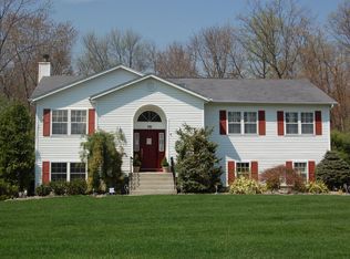 10 Aron Ct, Spring Valley, NY 10977