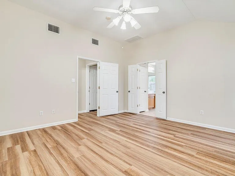 157 Maplewood S — Photo 13