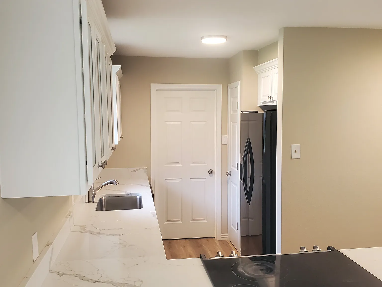 3 bed, 1.5 bath, 1320 sqft, $1,800 — Photo 3