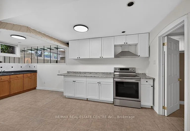 59 Colin Cres #LOWER — Photo 4