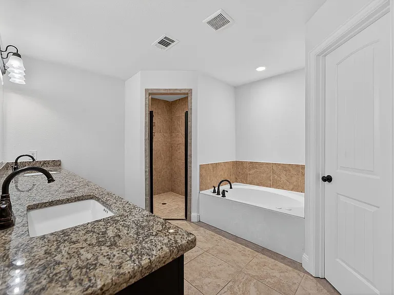 118 Vaughn Ln — Photo 5