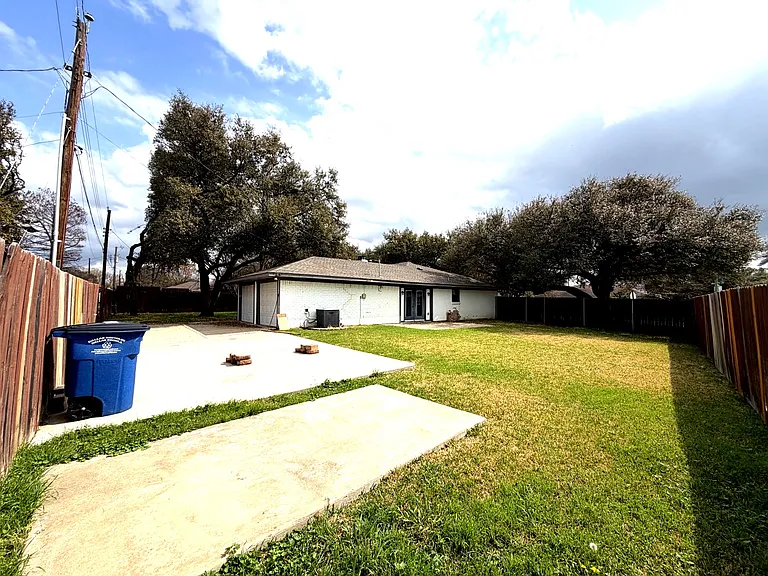 3127 Merrell Rd — Photo 4