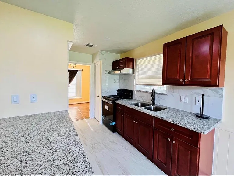7303 Shiner Ln — Photo 2