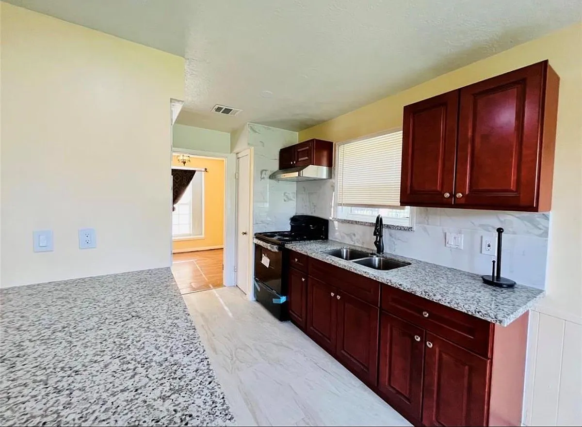 Building Photo - 7303 Shiner Ln