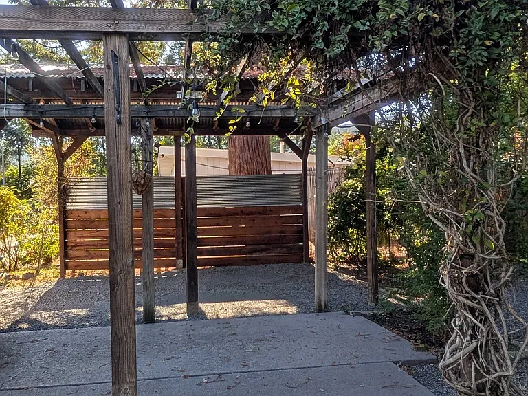 405 N Cloverdale Blvd — Photo 26