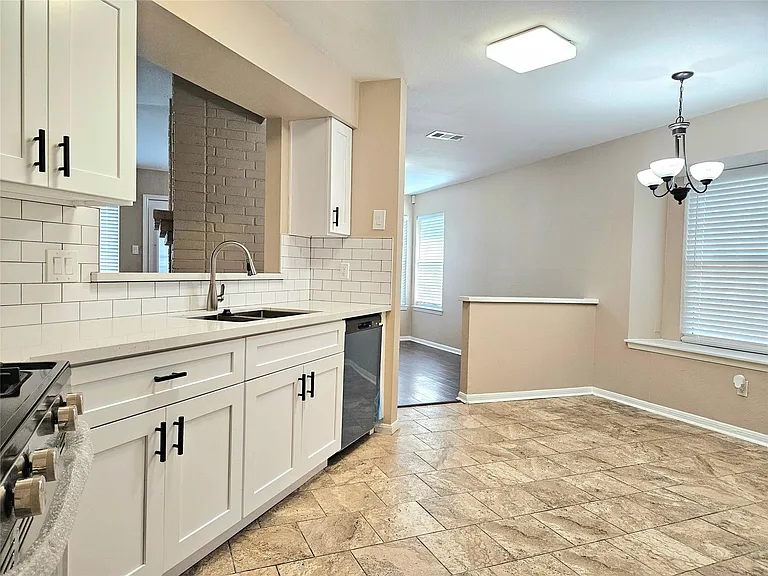 4231 Southchase Ln — Photo 6