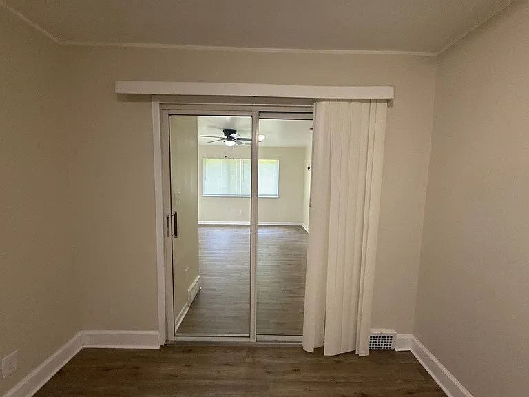 15519 Plainview Ave — Photo 9