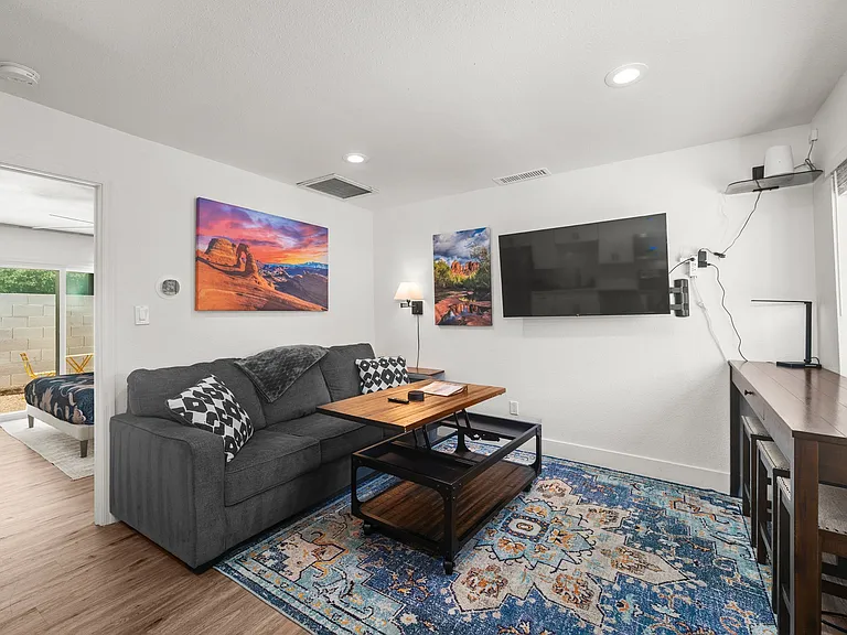 1110 E Polk St #2 — Photo 20