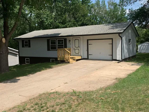 208 Douglas Dr, Baltic, SD 57003