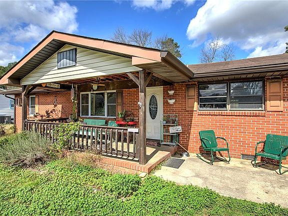 2nd image of 29 Johns Dr NE