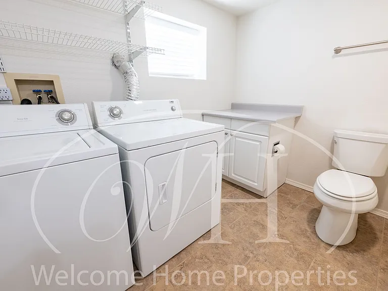 37 NW Evans Ave — Photo 20