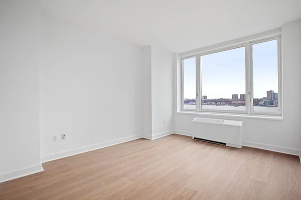 Rented by BLU Real Estate | media 19