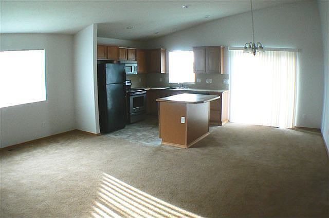 2nd image of 3216 Meadow Glen Ln