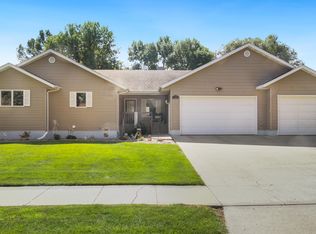 1312 15th Ave NE, Aberdeen, SD 57401