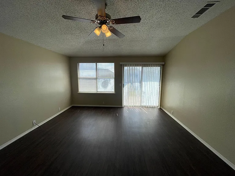 1611 Columbia Dr — Photo 17