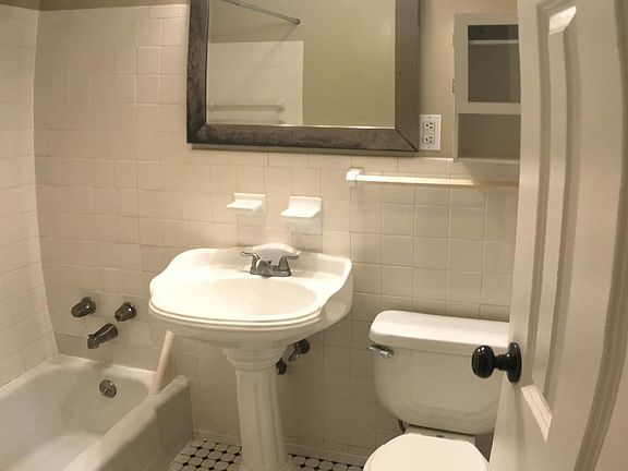 5th image of 3117 Virginia Ave S APT 304