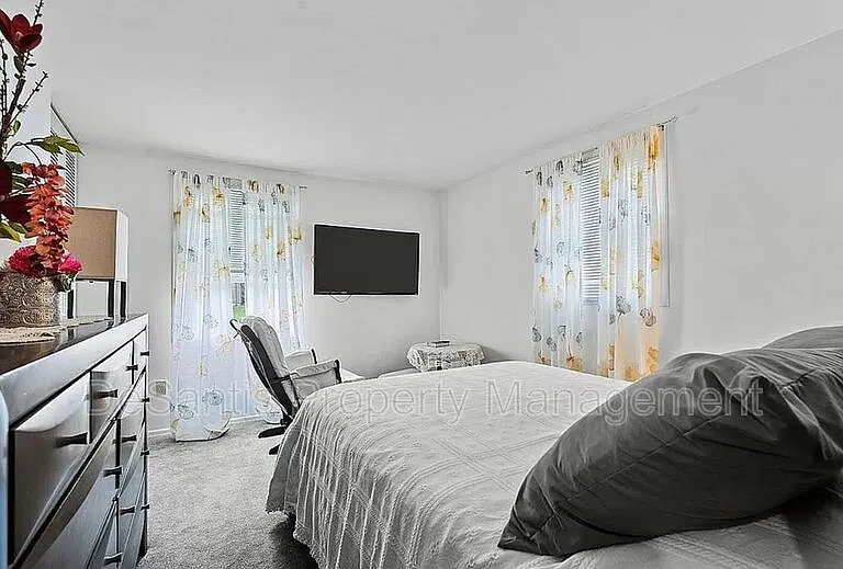 6101 Chatham Dr — Photo 23