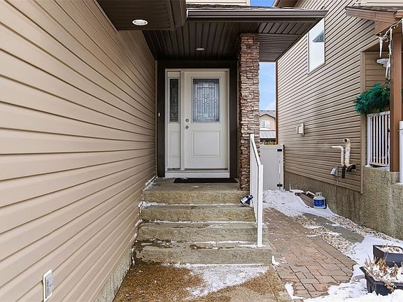 3rd image of 4537 Padwick ROAD