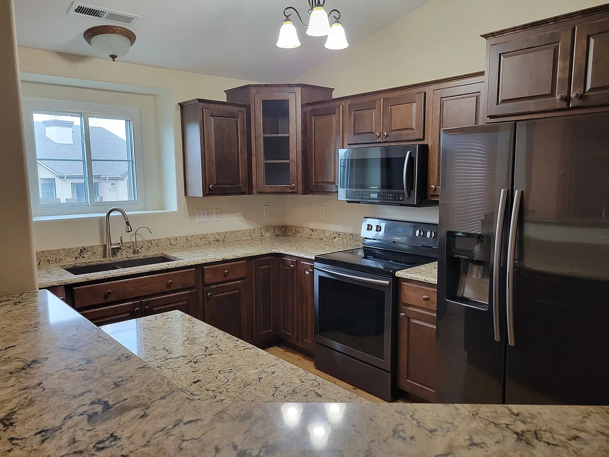 Building Photo - 3976 Riviera Grv #201