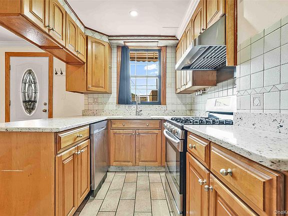 2nd image of 2033 28th Street