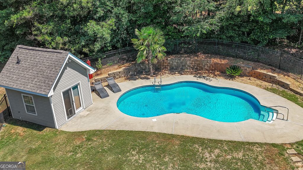 39 Hawthorne Pl, Sharpsburg, GA - View 2