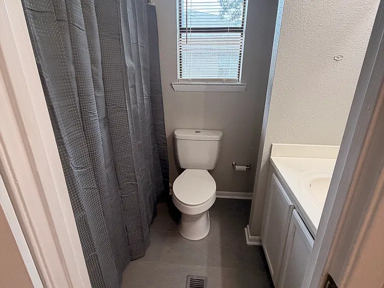 914 Tokalon Ct — Photo 15