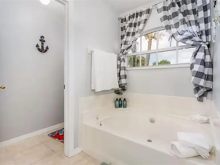 2705 SW 11th Pl — Photo 13