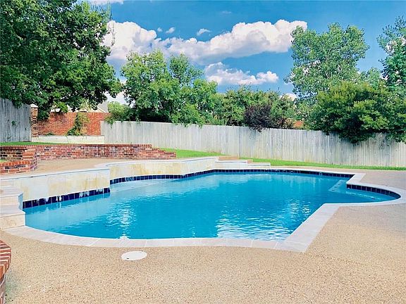 2nd image of 5129 Comstock Cir