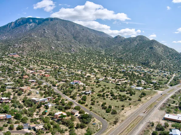 2 Monticello Dr NE, Albuquerque, NM 87123