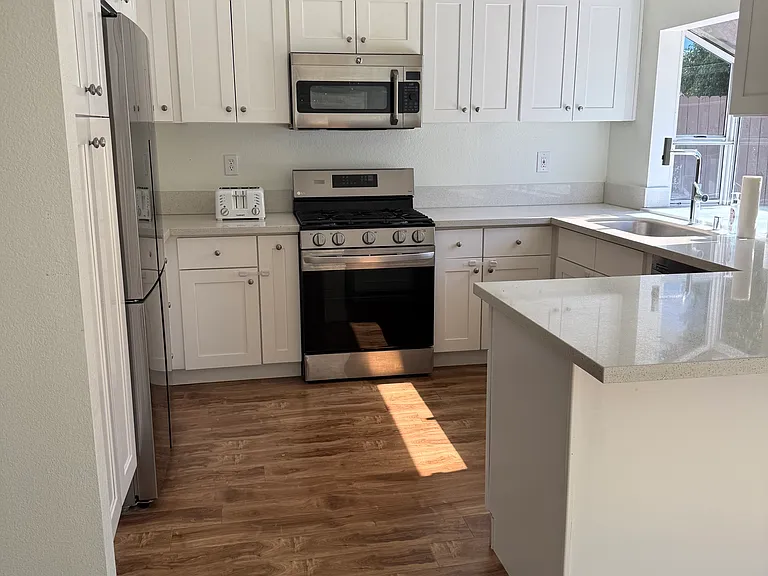 2811 Eaglecrest Pl — Photo 8