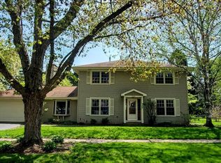 2000 Normandy Ln, Geneva, IL 60134