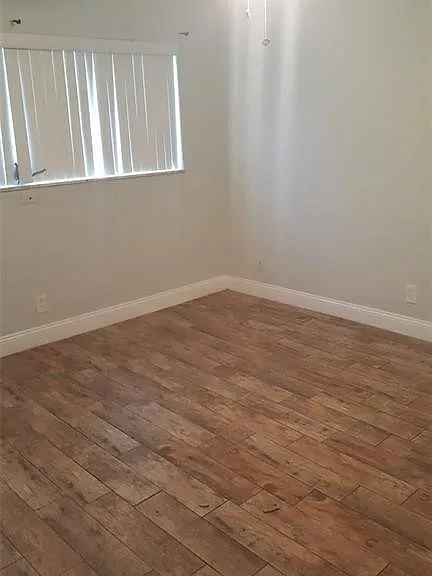 180 NE 12th Ave #17A — Photo 11