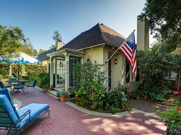 5th image of 11 Oak Knoll Gardens Dr