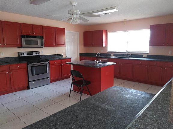 4th image of 2325 SW Savona Blvd
