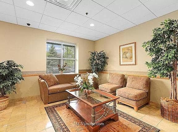 3rd image of 3401 N Carriageway Dr Unit 402