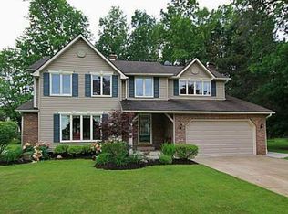 96 Shade Tree Ct, Williamsville, NY 14221