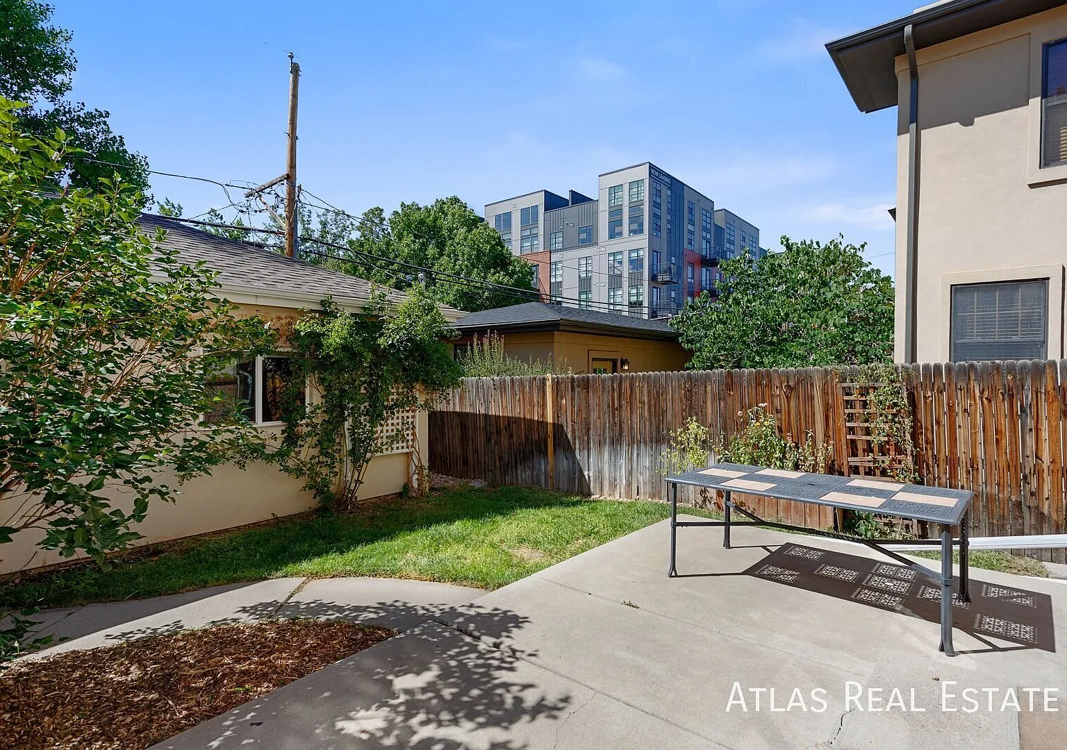 Spacious DU Townhome with Solar, Private Yard & 2-Car Garage Near Old South Pearl — Photo 4